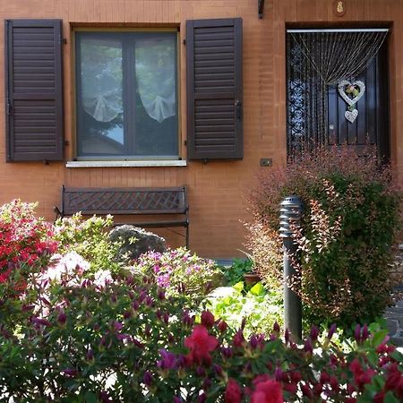 B&B Accanto Al Focolare 2 Údine Exterior foto