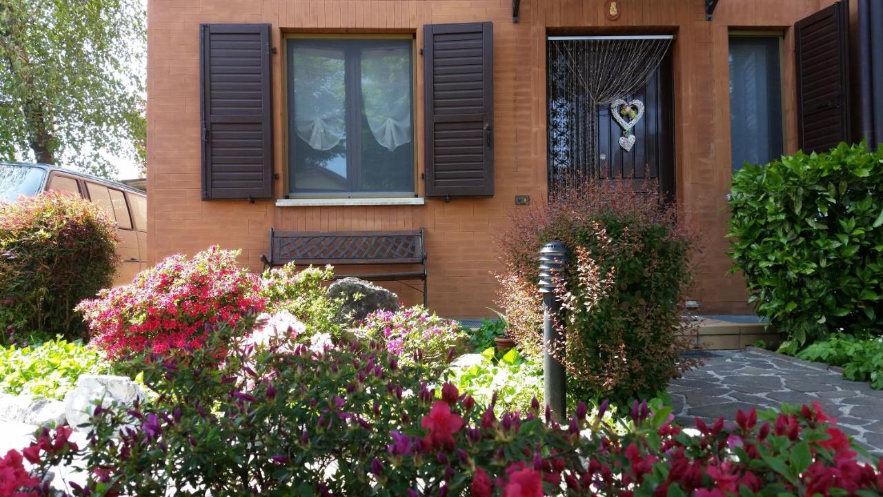 B&B Accanto Al Focolare 2 Údine Exterior foto